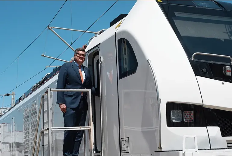 Presidente de Stadler La destrucción de carreteras dificultó el acceso de unos 400 empleados a la Planta