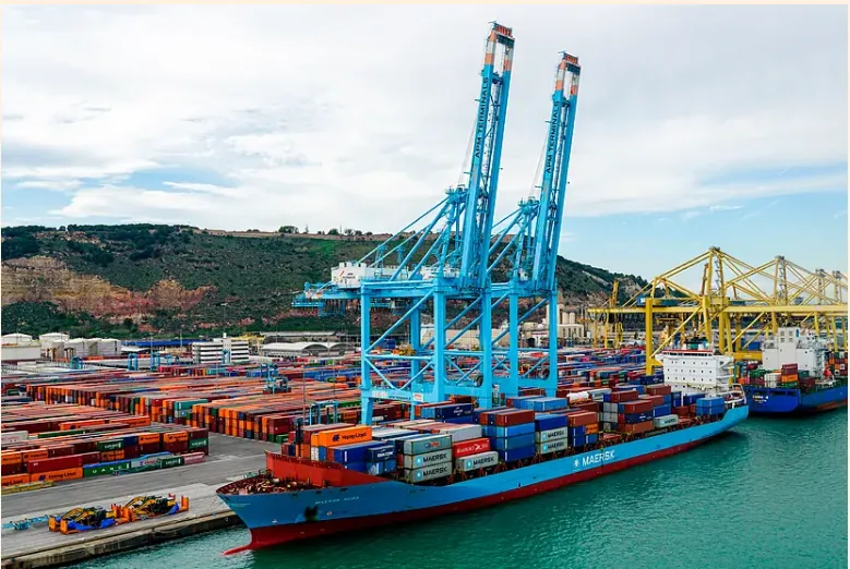 Contenedores en el puerto de Barcelona