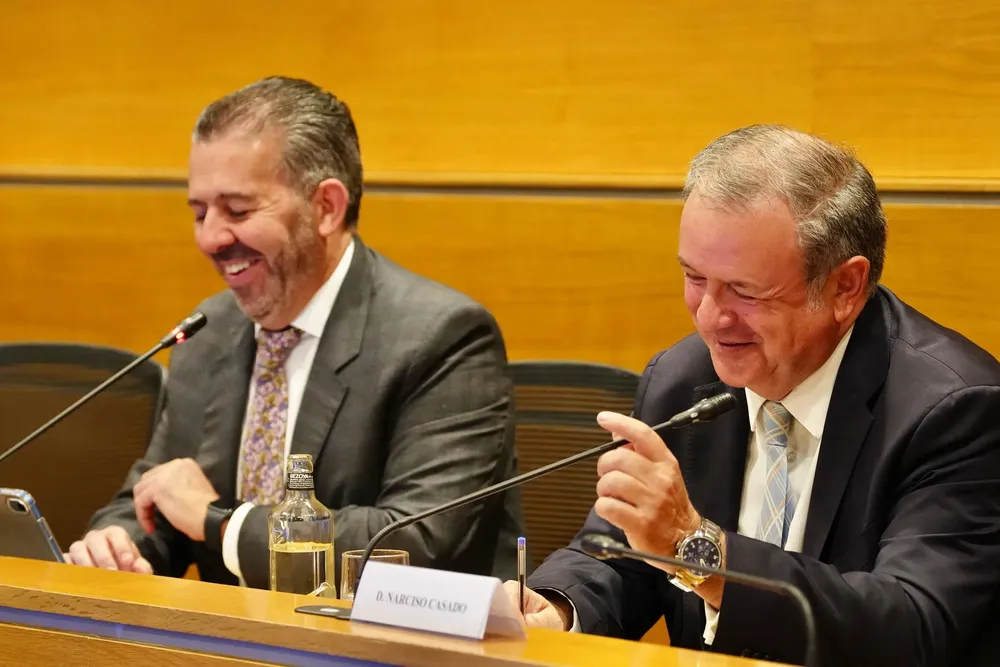 Fernando Treviño y Narciso Casado durante la jornada celebrada en la sede de CEOE.