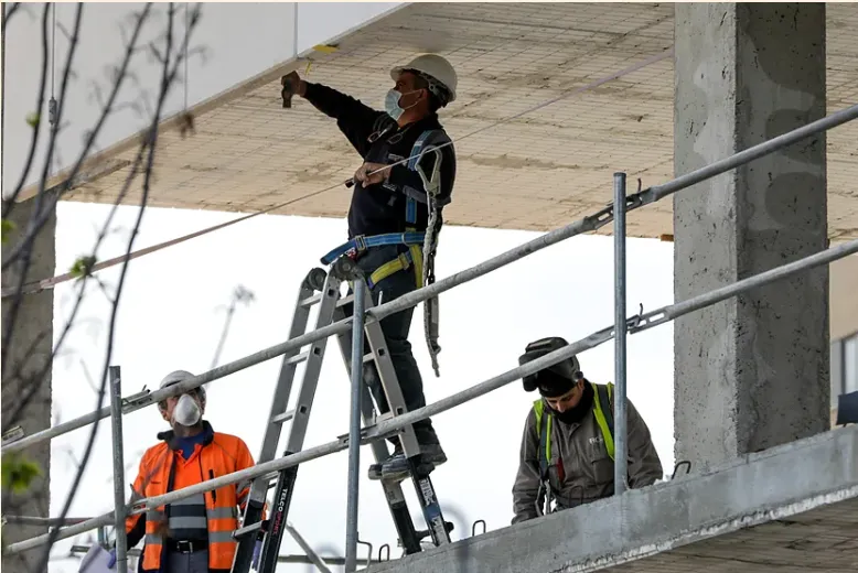 Construcción distorsiona el mercado laboral, afecta la competencia empresarial