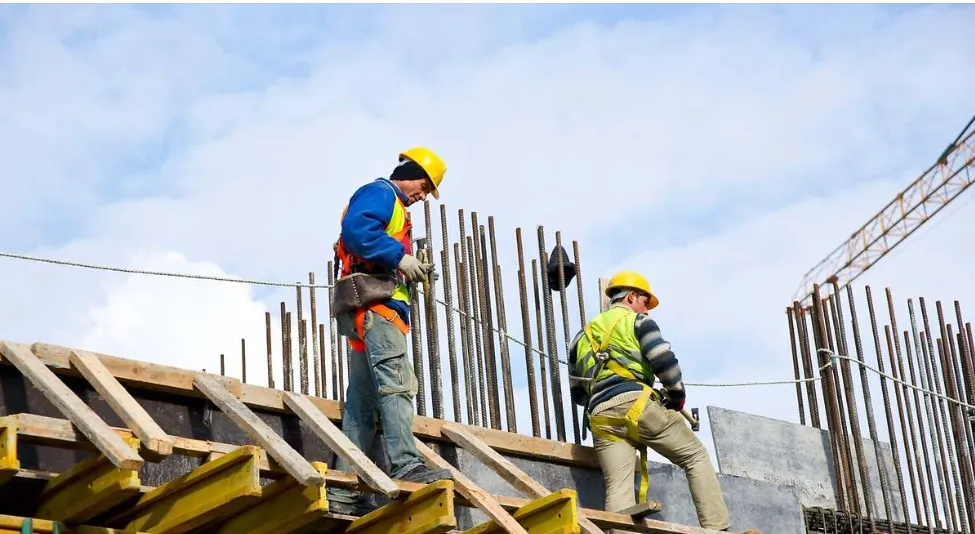 22 por cierto son extranjeros en la construccion