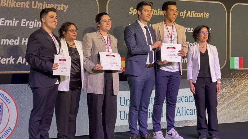 estudiantes universitarios