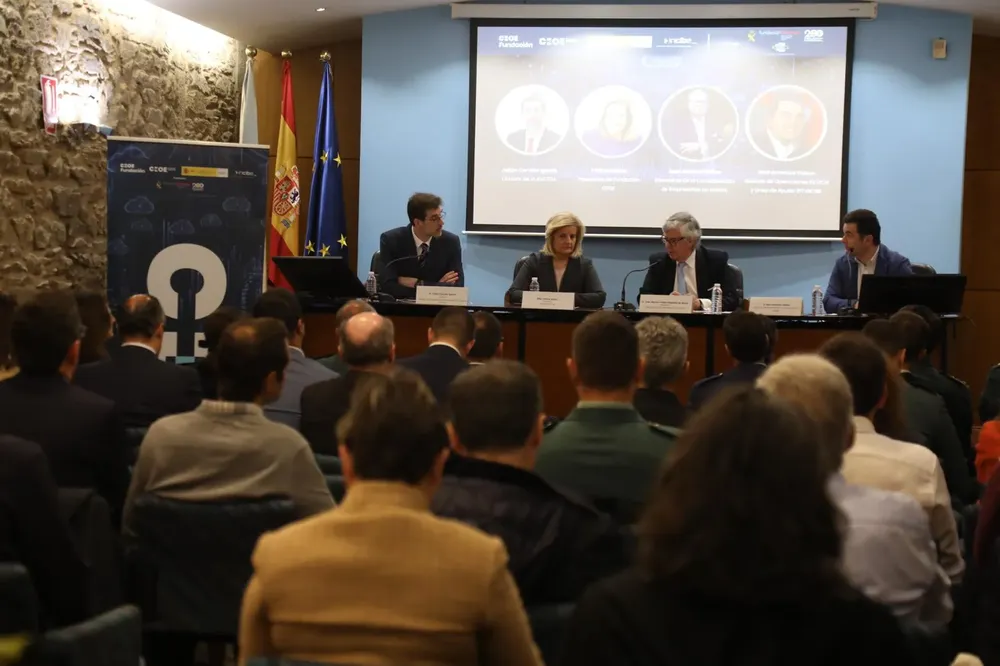 Jornada + Ciberseguridad La jornada congregó a representantes de más de 70 empresas gallegas de sectores diversos como banca, tecnologías, turismo,
