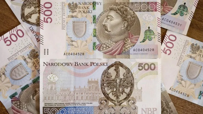 Los-atractivos-del-euro-no-seducen-a-los-polacos-800x450