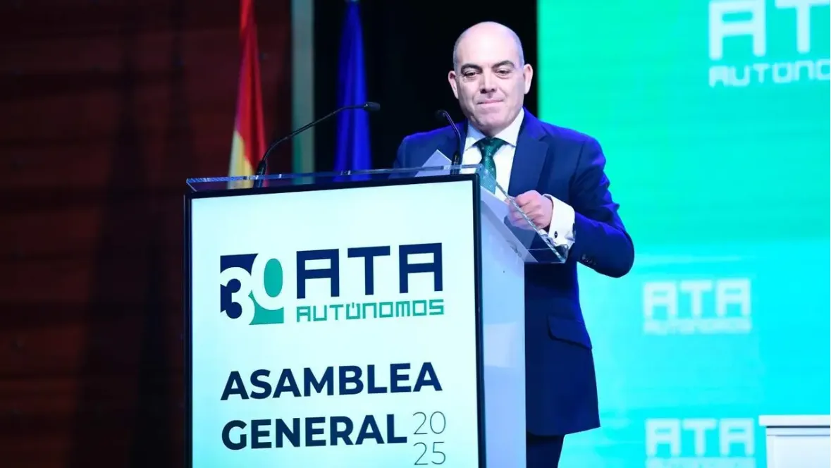 Lorenzo Amor Su reelección también contó con el respaldo del presidente de la Confederación Española de Organizaciones Empresariales (CEOE), 