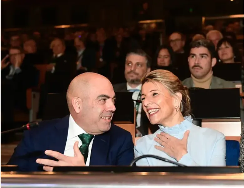 Yolanda díaz y Lorenzo Amor La ministra de Trabajo promete medidas para compensar la reducción de jornada y mejorar la protección social