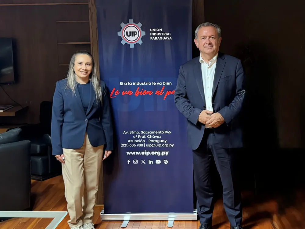 El director de Relaciones con Iberoamérica de CEOE, Narciso Casado junto a la vicepresidenta de Cooperación Técnica y Fortalecimiento de Mipymes, María José Espínola