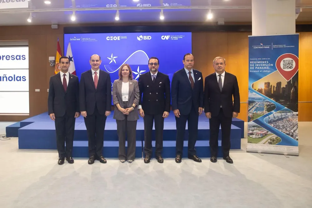 Participantes en la inauguración por la mañana del Foro de Inversiones de Panamá 2025
